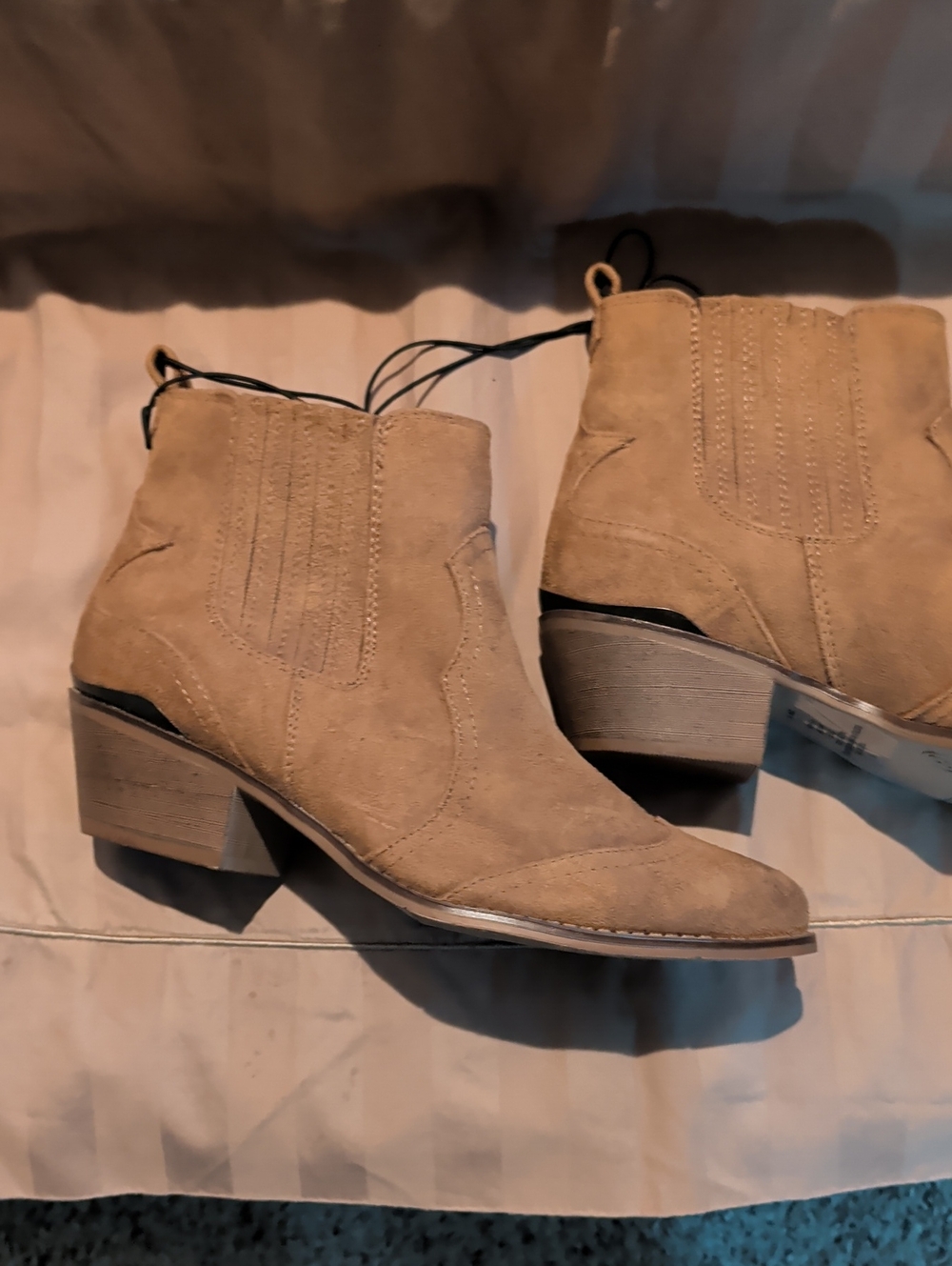 Mossino Women's Tan Suede Ankle Boots - Classic Western Chelsea Style